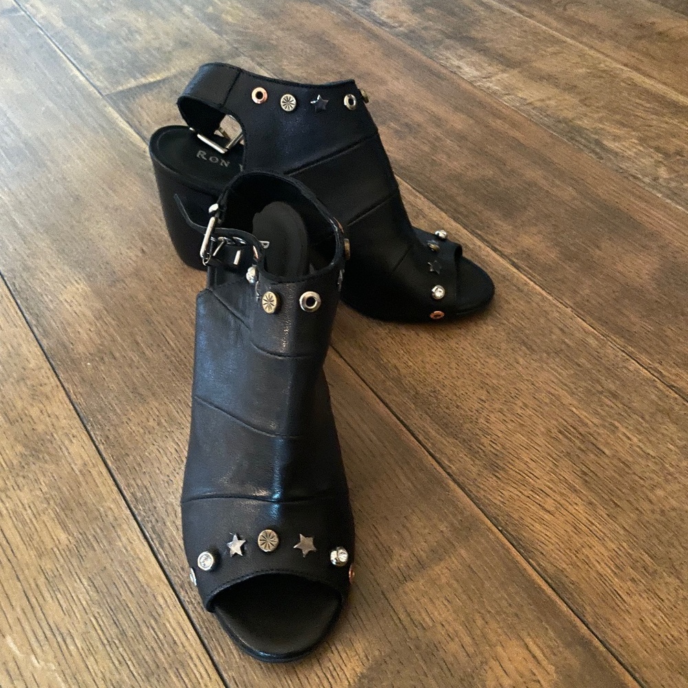 NEW Ron White Shauna 39 US 9 ankle strap sandals shoes black metal details